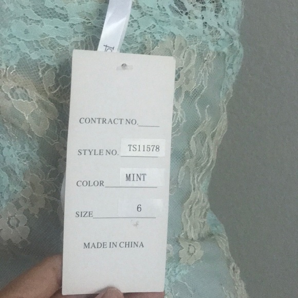 Cocktails lace dress - Picture 3 of 4